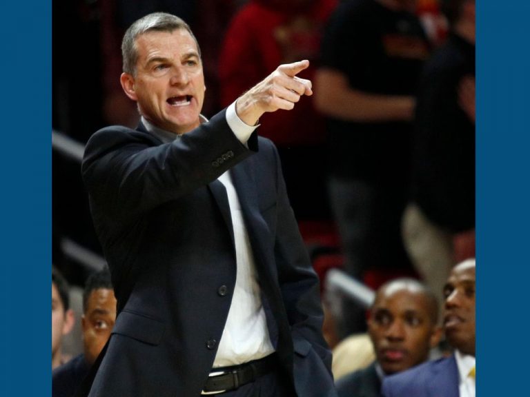 Photo of Mark Turgeon coaching a Basketball Team